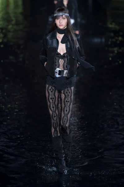 Look 44